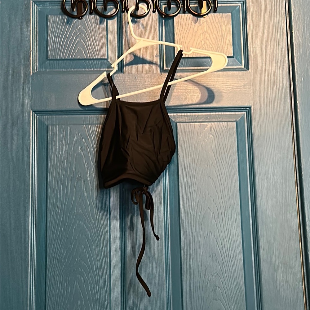 Aerie halter bathing suit too, great condition, perfect for the pool or beach